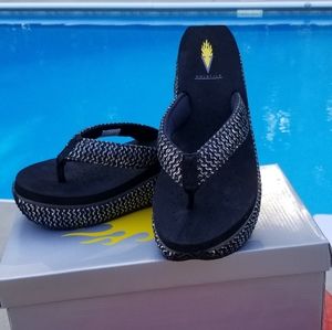 Volatile Keira wedge sandal